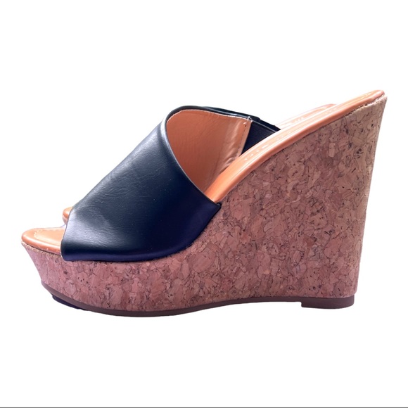 Madden Girl
Nuriel Cork Wedges  
Black
4-1/2" Cork Wedge Heel - Picture 7 of 16